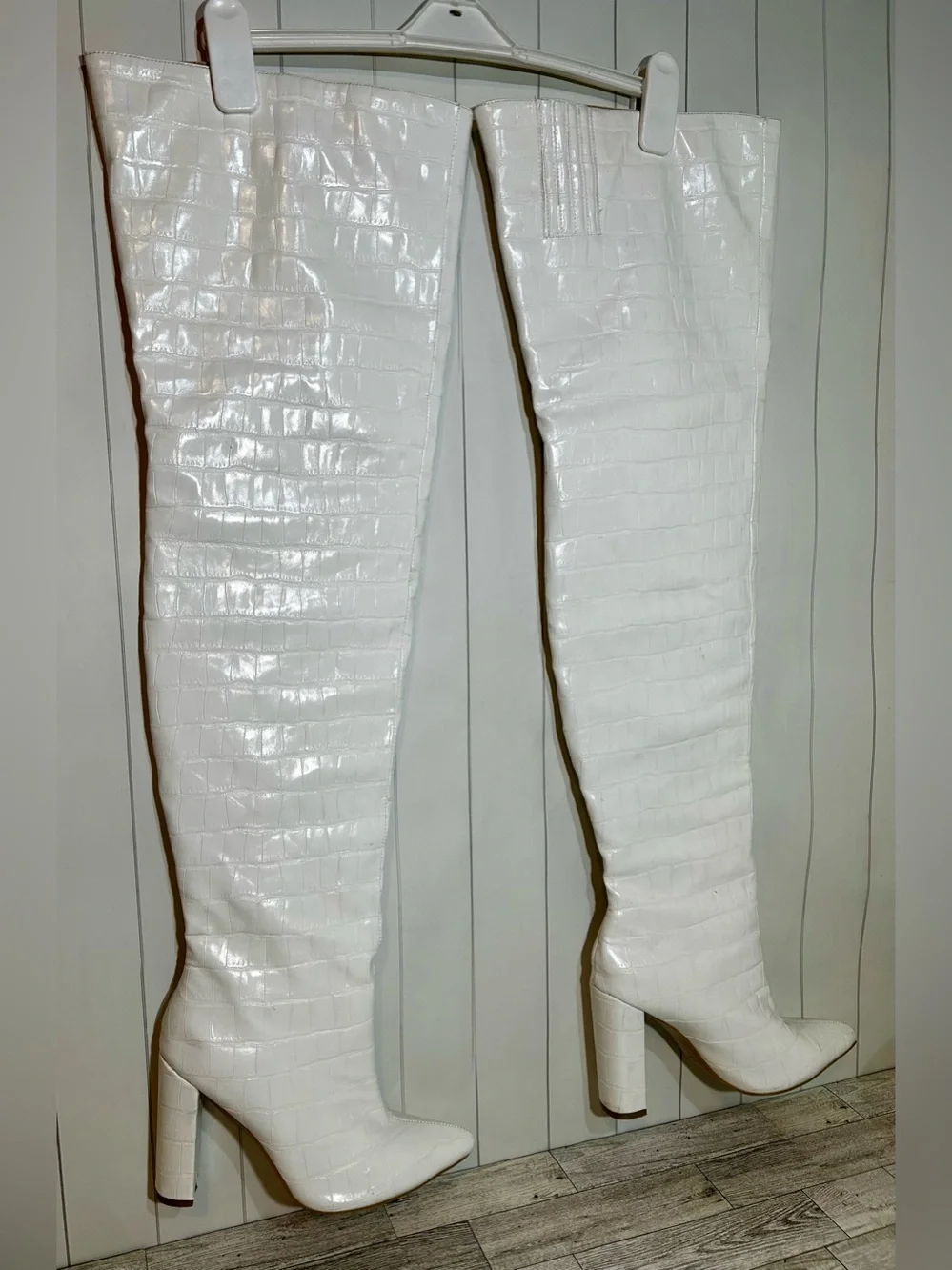 White Croc-Embossed Over-the-Knee Thigh High Pretty Woman Kinky Boots ~Size 7.